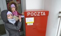 11.04.2025 poczta Wielkanocne kartki wysyłamy Gr. Zaj 1