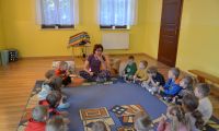 28.04.2025 Gr. Niedźwiadki warsztaty zabawki z dawnych czasów 1