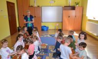 28.04.2025 Gr. Sarenki warsztaty zabawki z dawnych czasów 1